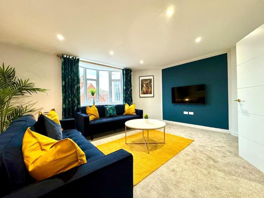 Bournemouth Getaway: 3Br Apartment Near Beach Kültér fotó