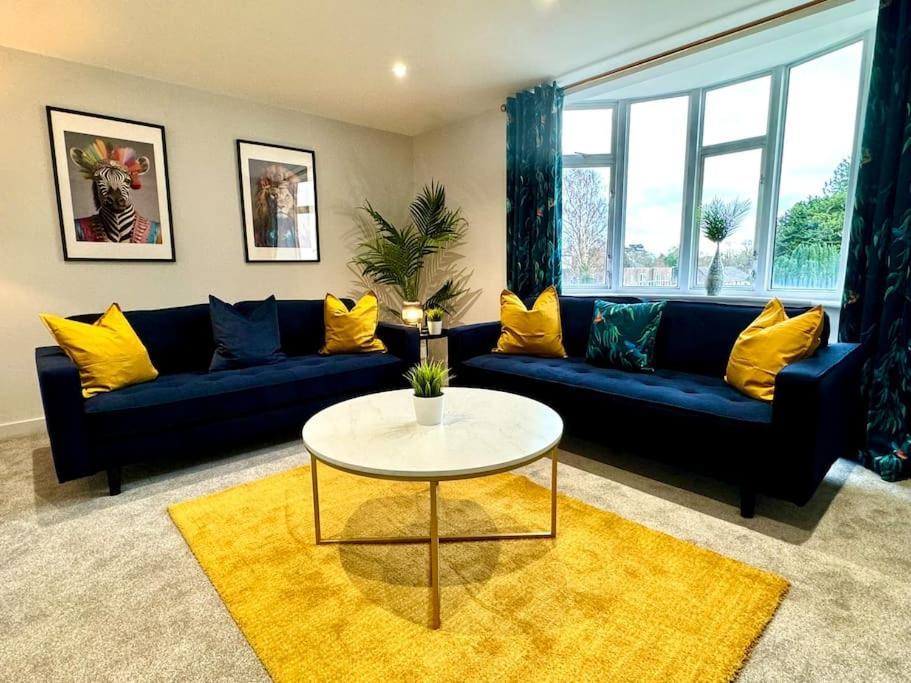 Bournemouth Getaway: 3Br Apartment Near Beach Kültér fotó