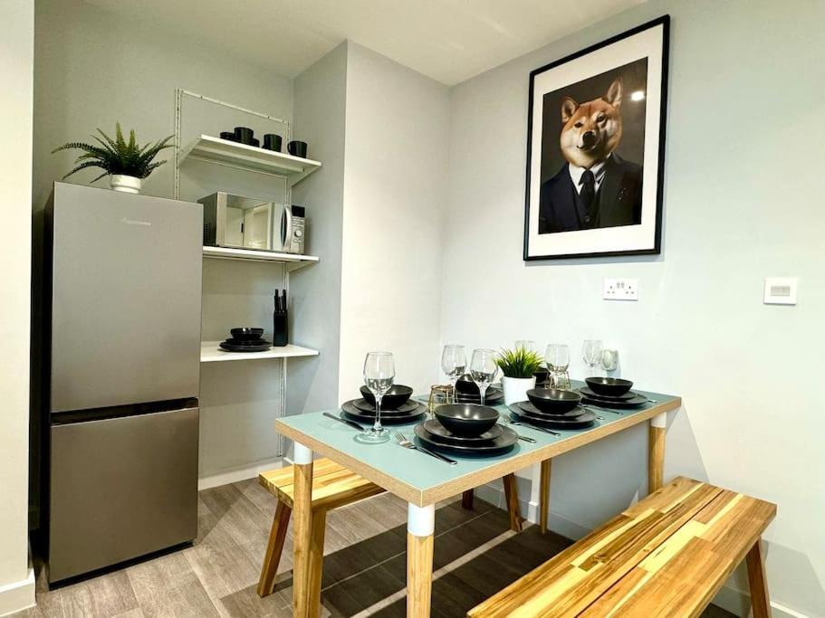 Bournemouth Getaway: 3Br Apartment Near Beach Kültér fotó