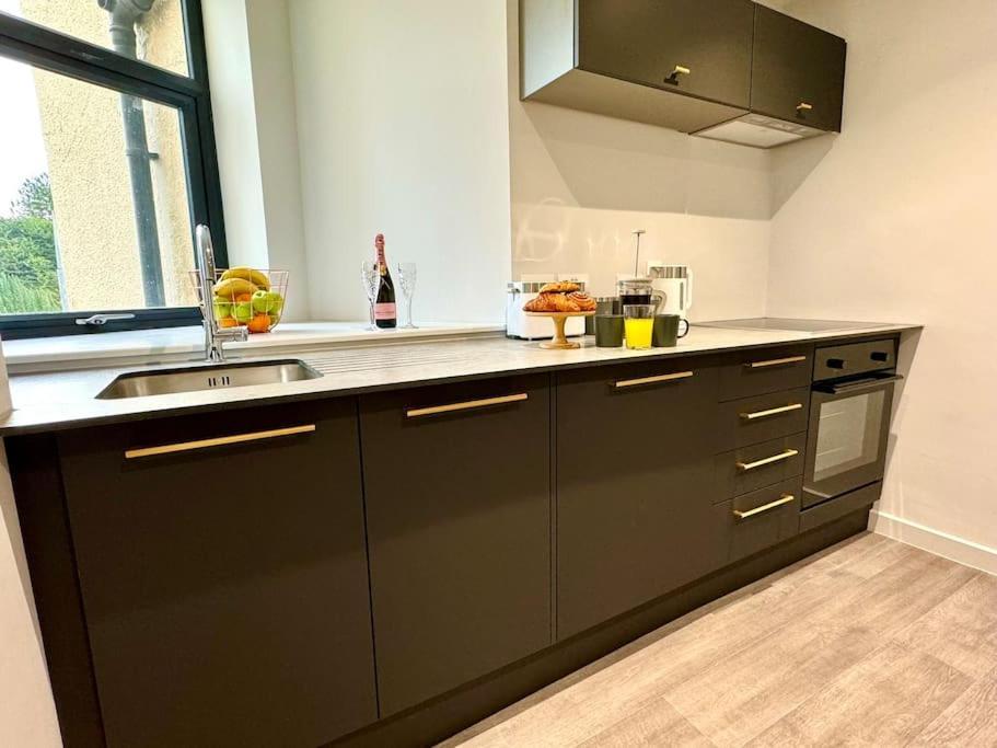 Bournemouth Getaway: 3Br Apartment Near Beach Kültér fotó